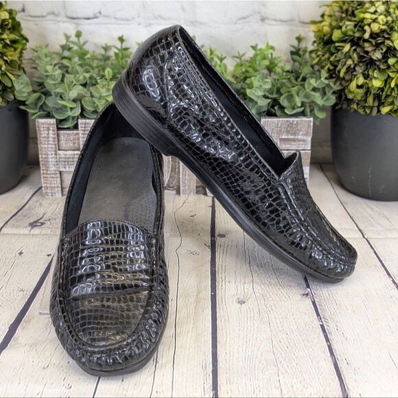 SAS Simplify Everyday Crocodile Embossed Leather Moccasin Loafers - Picture 1 of 8